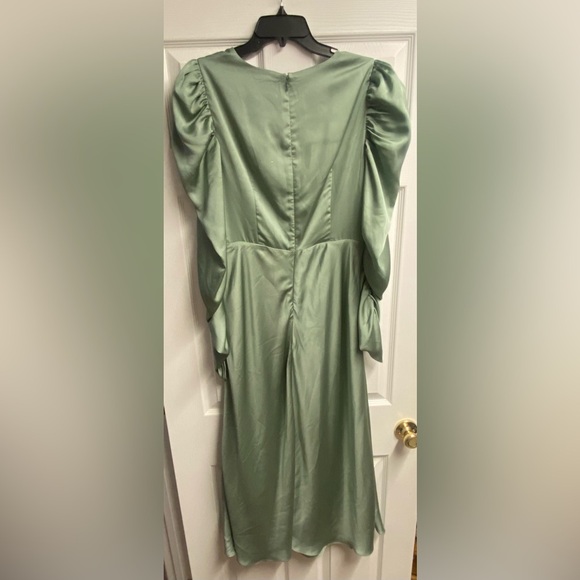 NWT Line & Dot “Maya” Dress In Sage W/ Ruched Sleeves Size Large - Picture 6 of 7